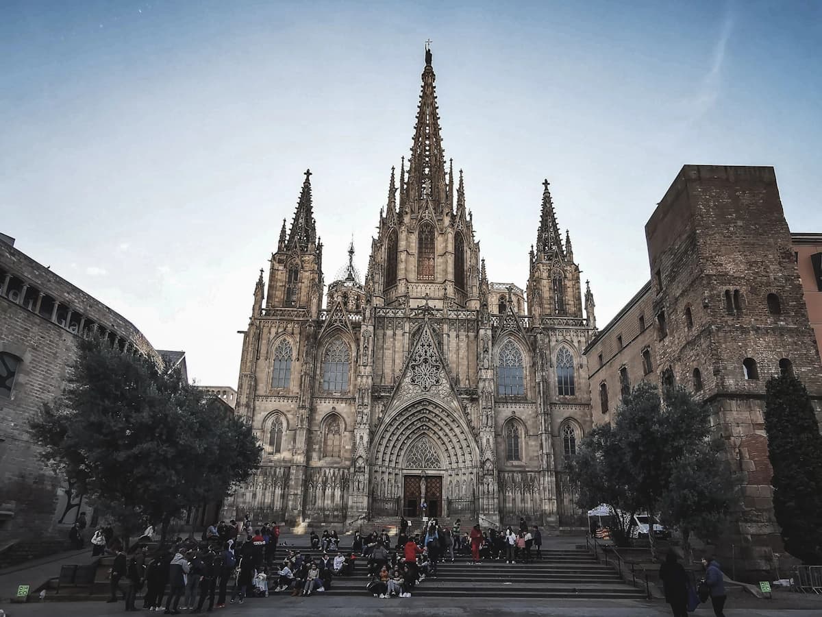 Catedral de Barcelona: History, Construction and Interesting Facts